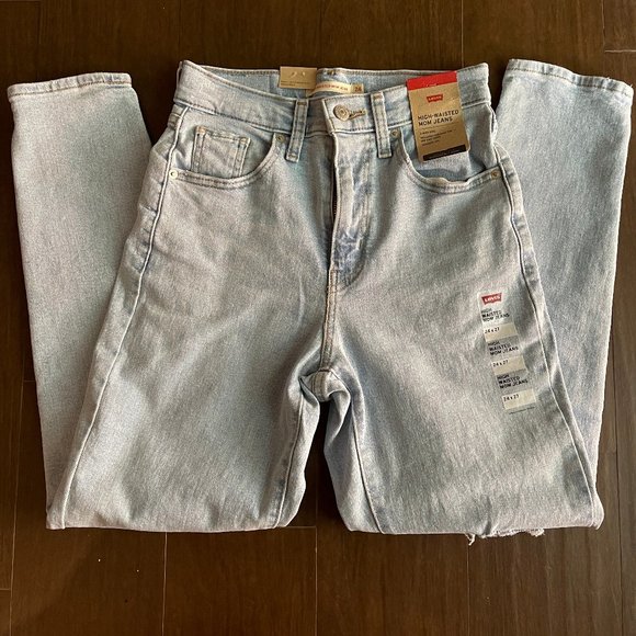 NWT Levi's High Waisted Relaxed Fit Loose Fit Mom Jeans - Picture 9 of 11